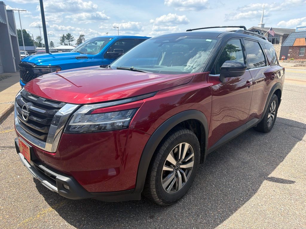 2022 Nissan Pathfinder SL 4WD's photo