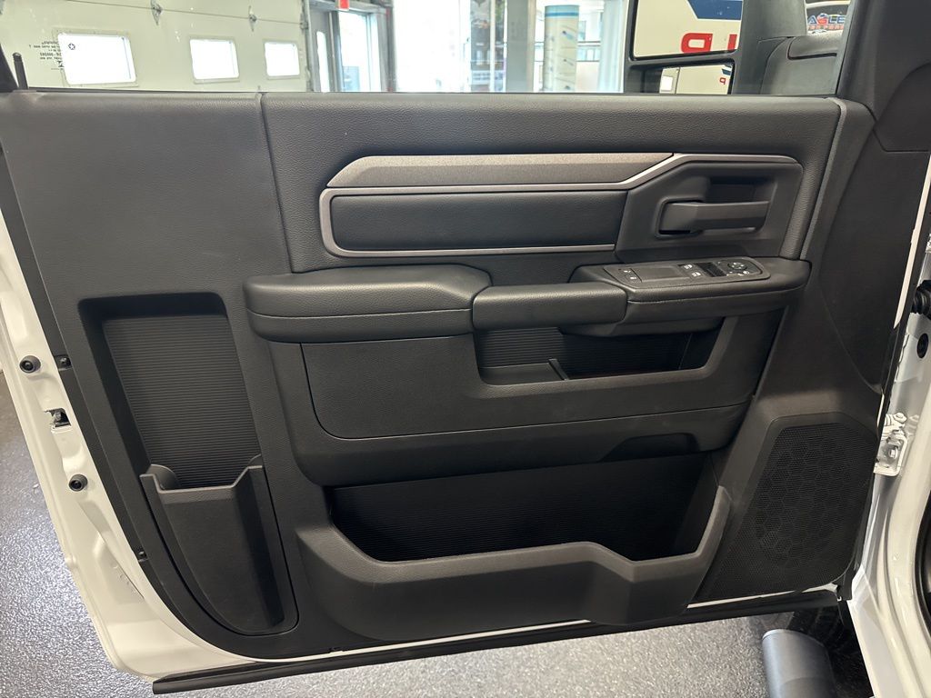 2026 RAM 3500 Tradesman - Photo 17