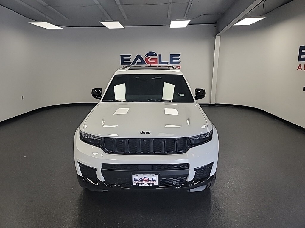 2025 Jeep Grand Cherokee Limited photo 3