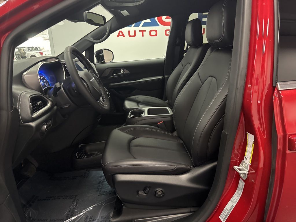 2026 Chrysler Pacifica Select - Photo 16