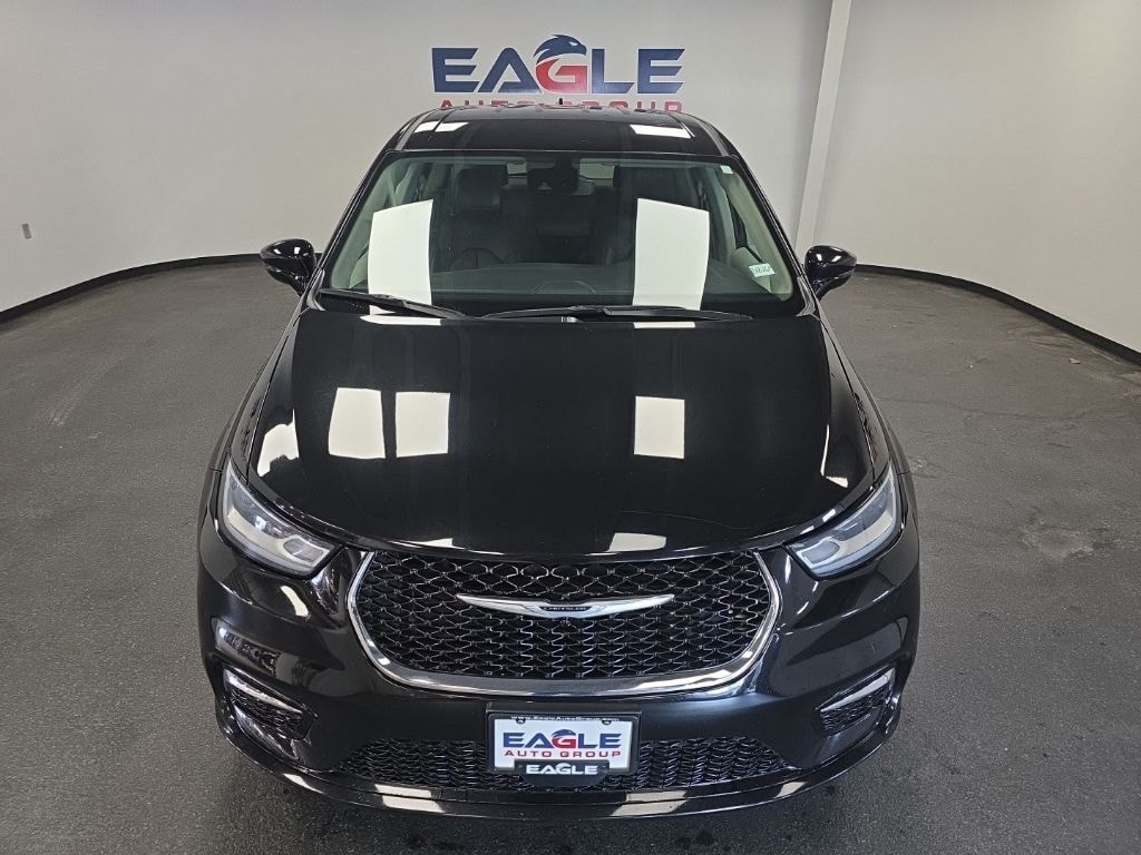 Used 2024 Chrysler Pacifica Touring L Minivan/Van