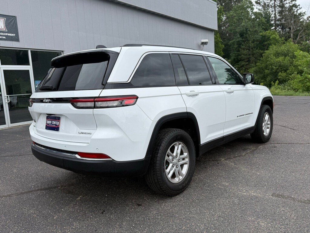 2023 Jeep Grand Cherokee Laredo photo 3