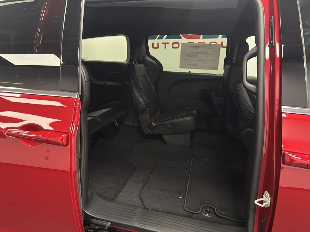 2026 Chrysler Pacifica Select - Photo 34