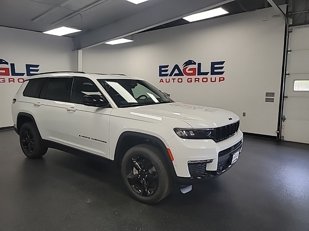2025 Jeep Grand Cherokee Limited photo 2