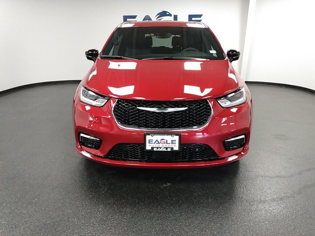 2025 Chrysler Pacifica photo 3