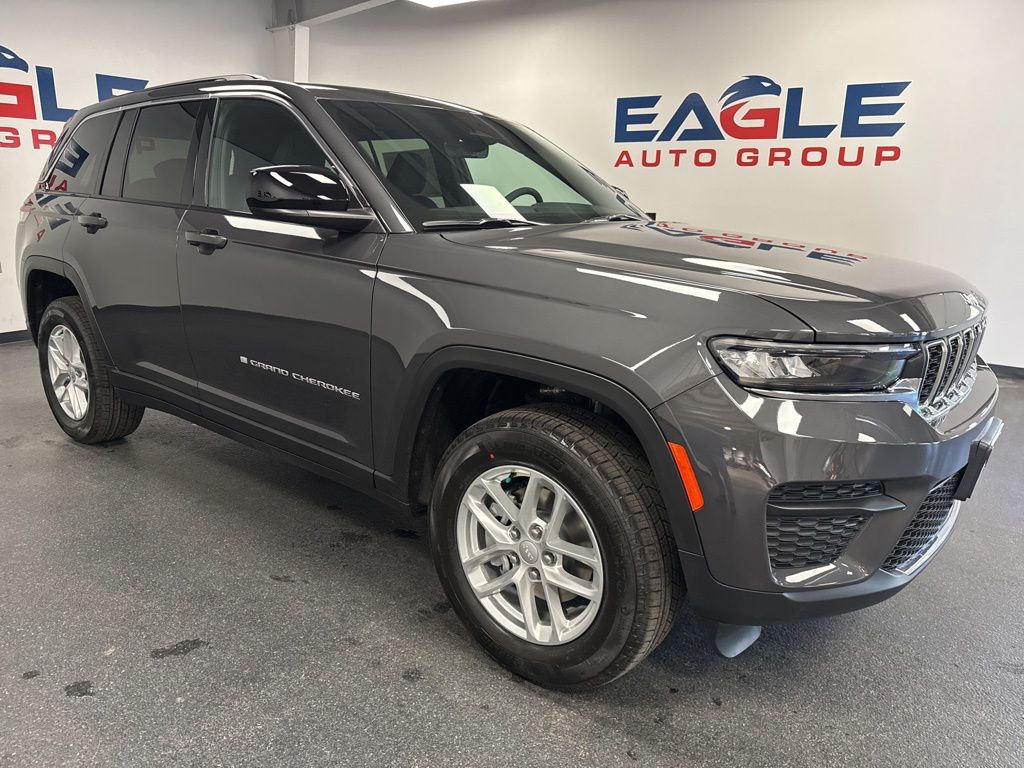 2026 Jeep Grand Cherokee Laredo 4x4's photo