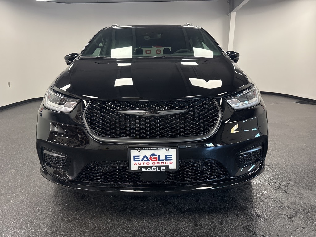 New 2026 Chrysler Pacifica Select Passenger Van