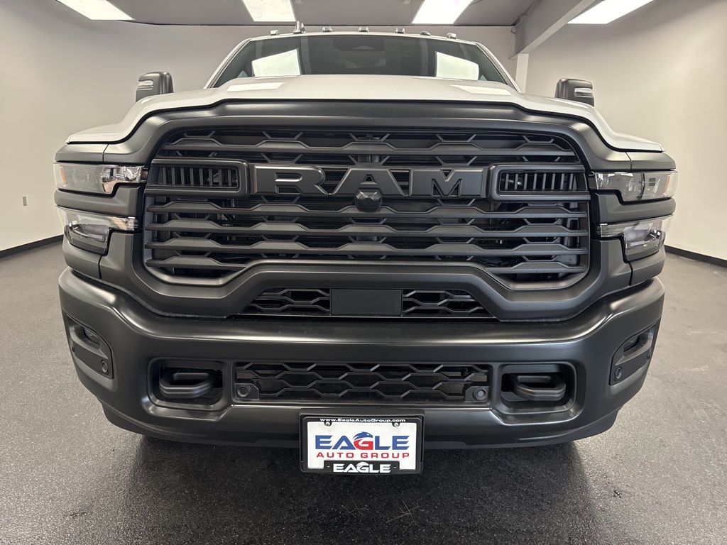 2026 RAM 3500 Tradesman - Photo 4