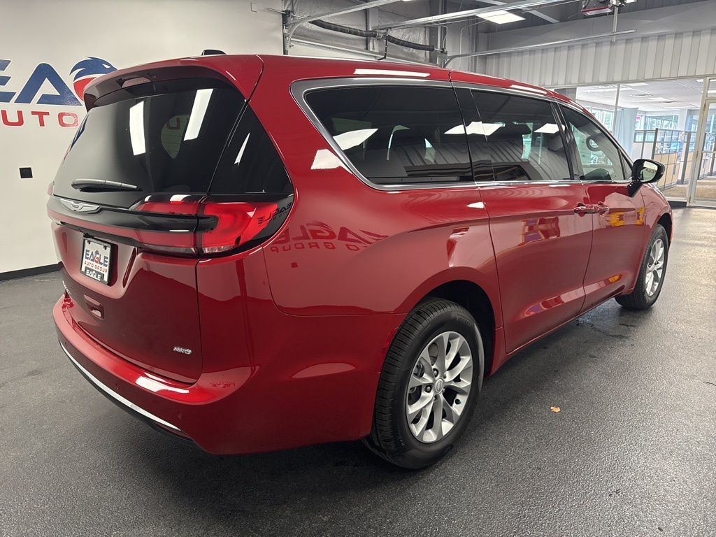 2026 Chrysler Pacifica Select - Photo 10