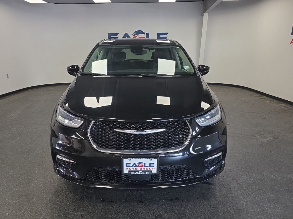 Used 2024 Chrysler Pacifica Touring L Minivan/Van