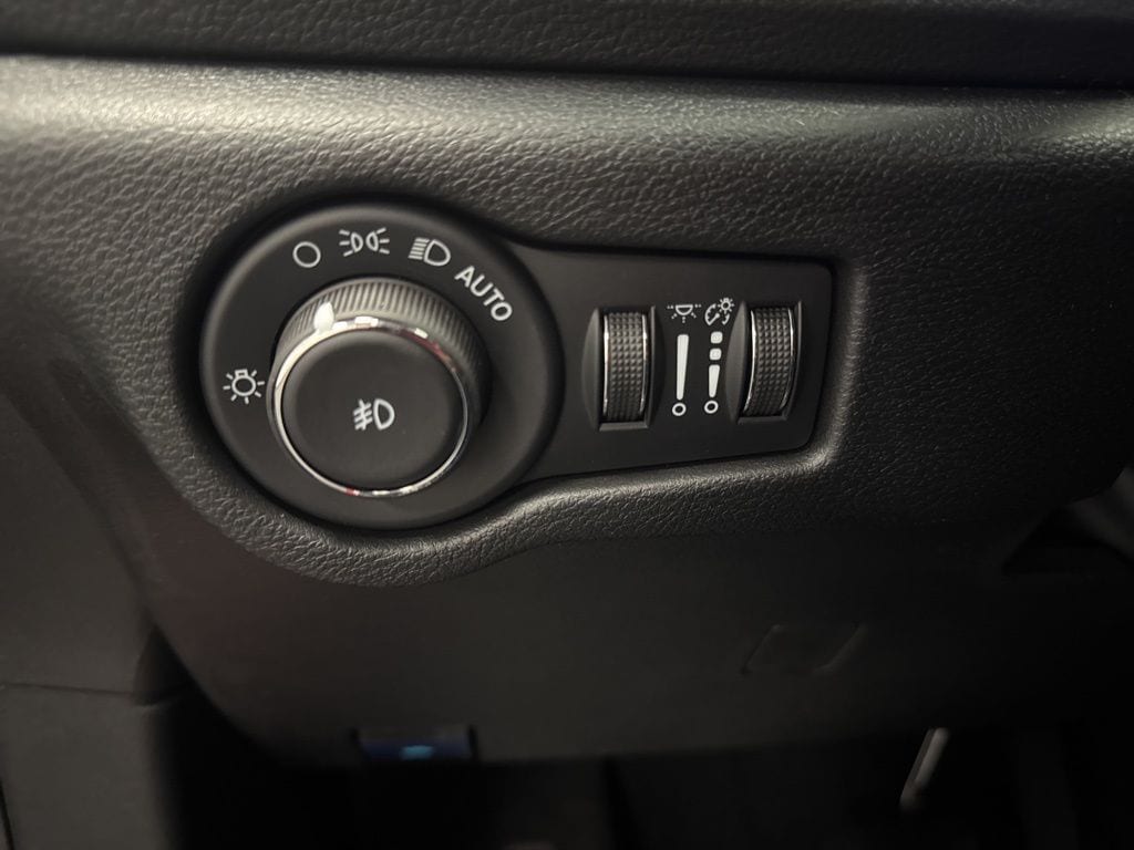 2026 Chrysler Pacifica Select - Photo 19