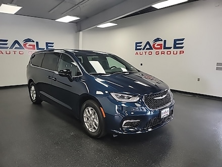 2025 Chrysler Pacifica SELECT Passenger Van