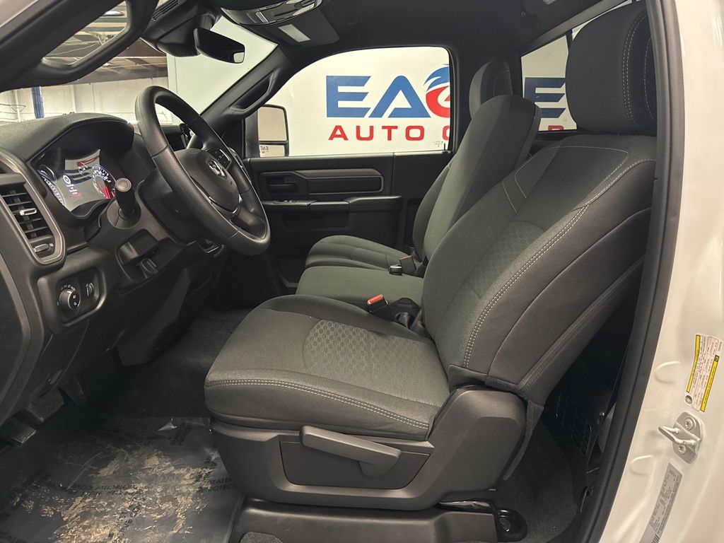 2026 RAM 3500 Tradesman - Photo 32