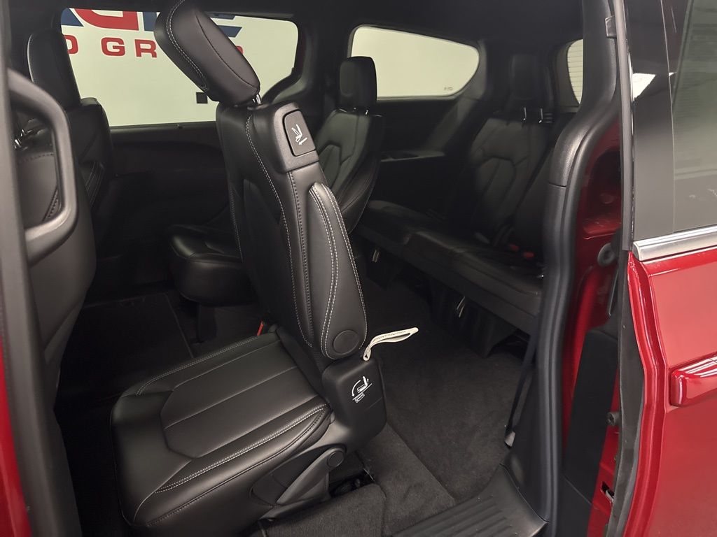 2026 Chrysler Pacifica Select - Photo 29