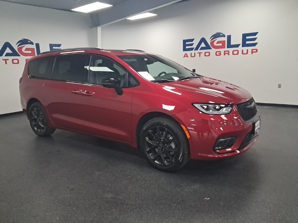 2026 Chrysler Pacifica Limited's photo