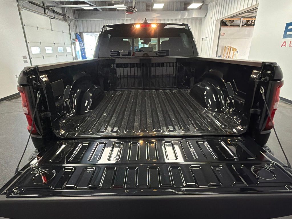 2026 RAM 1500 Warlock - Photo 8