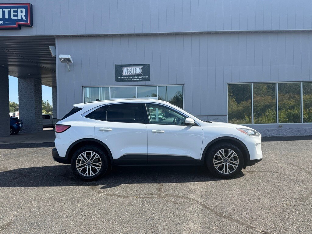 2022 Ford Escape SEL photo 2