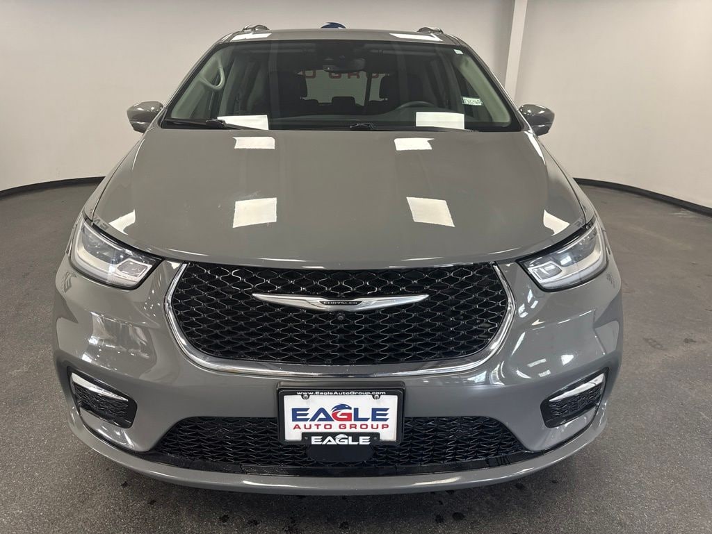 Used 2022 Chrysler Pacifica Touring L Minivan/Van