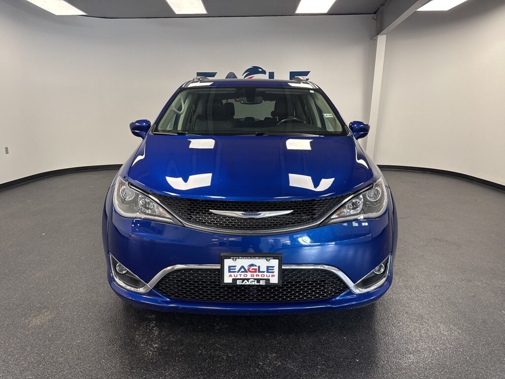 2020 Chrysler Pacifica Touring L photo 3