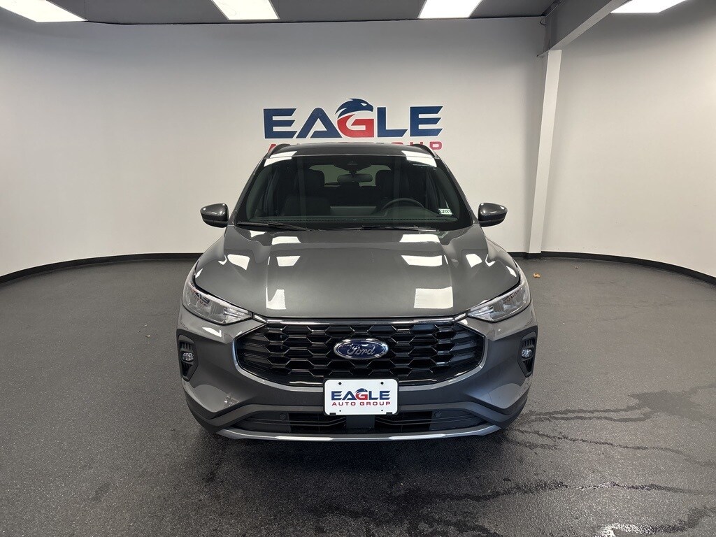 2026 Ford Escape Hybrid ST-Line Select photo 2