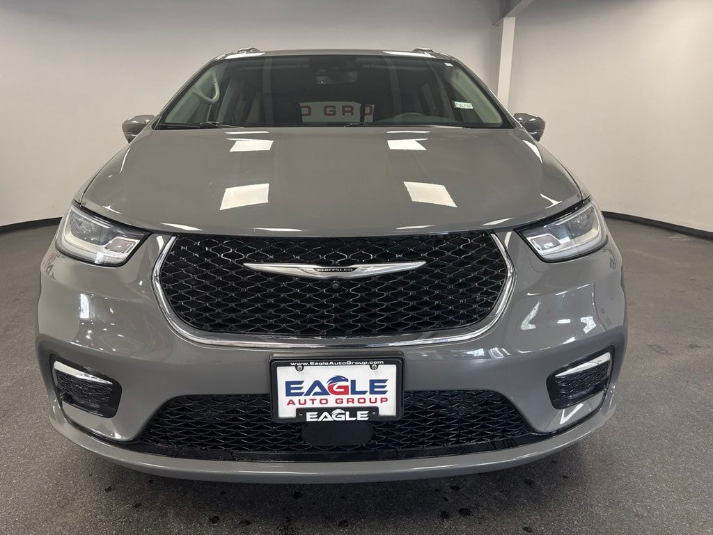 Used 2022 Chrysler Pacifica Touring L Minivan/Van