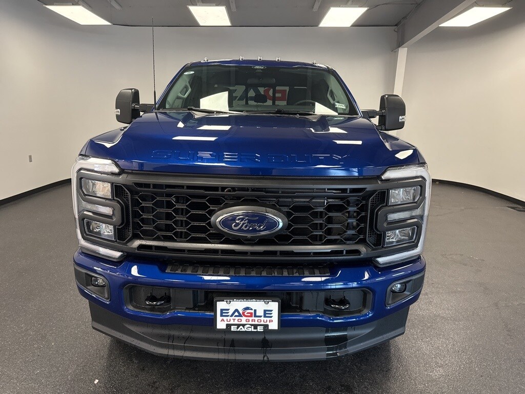 2026 Ford F-350 photo 2