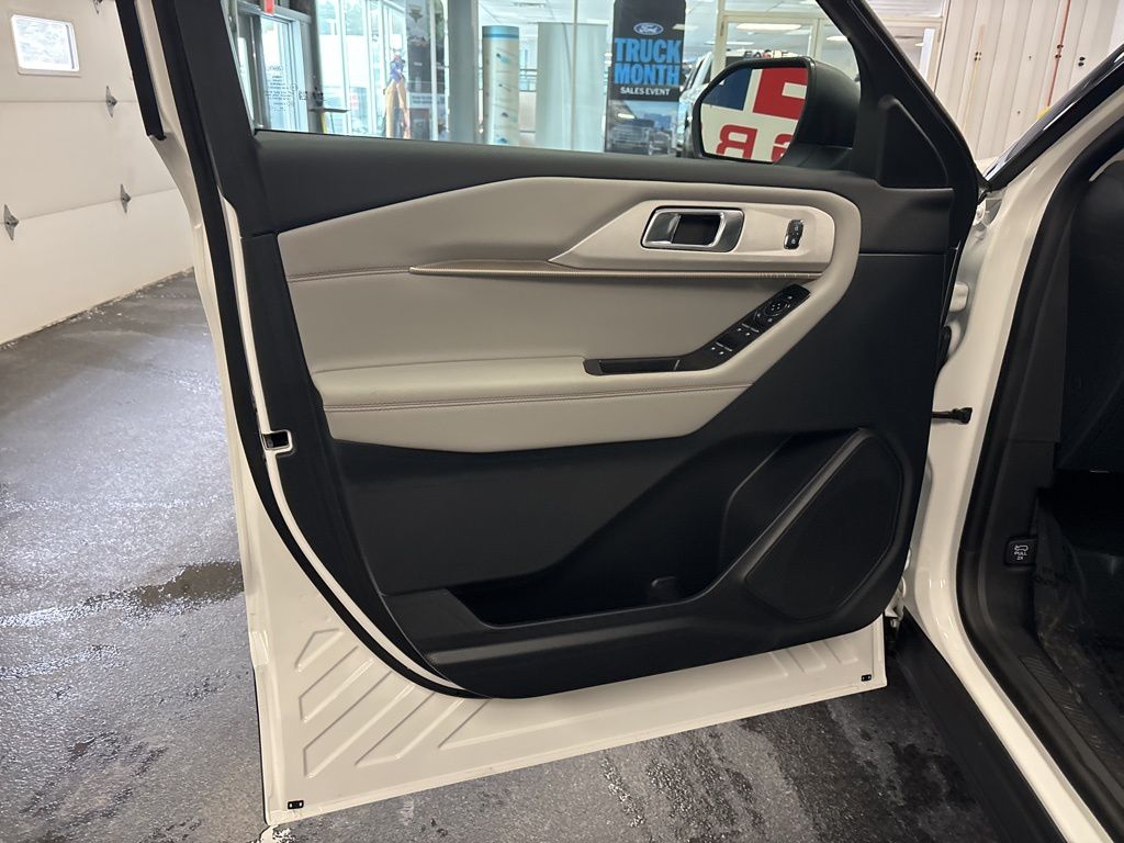 2026 Ford Explorer Active - Photo 16