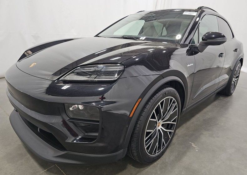 2025 Porsche Macan Macan 4 Electric's photo
