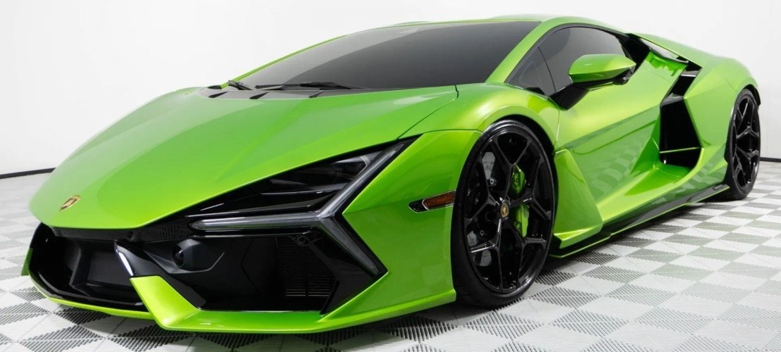 2024 Lamborghini Revuelto Base's photo