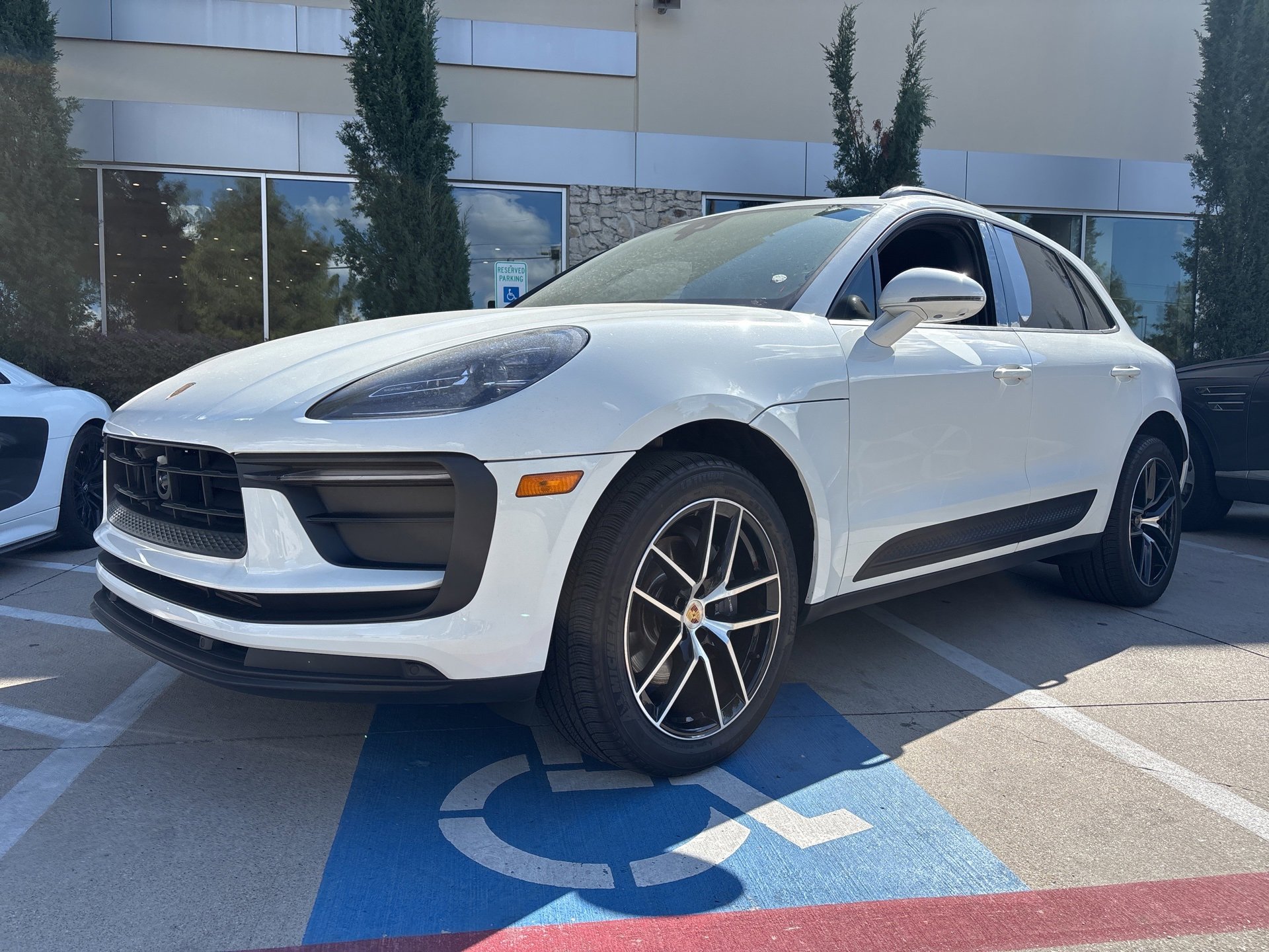 2024 Porsche Macan T photo 2
