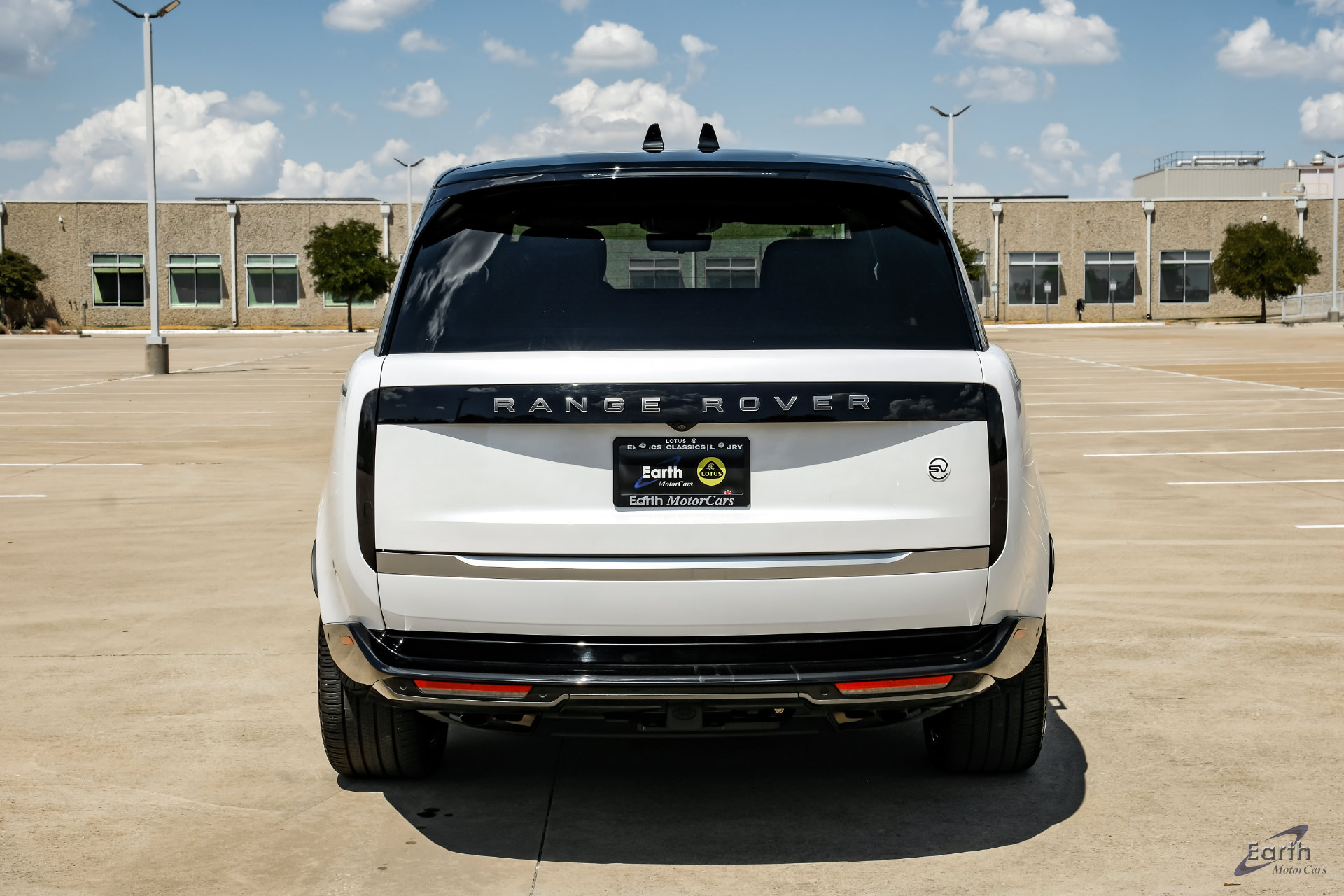 2024 Land Rover Range Rover SV - Photo 11
