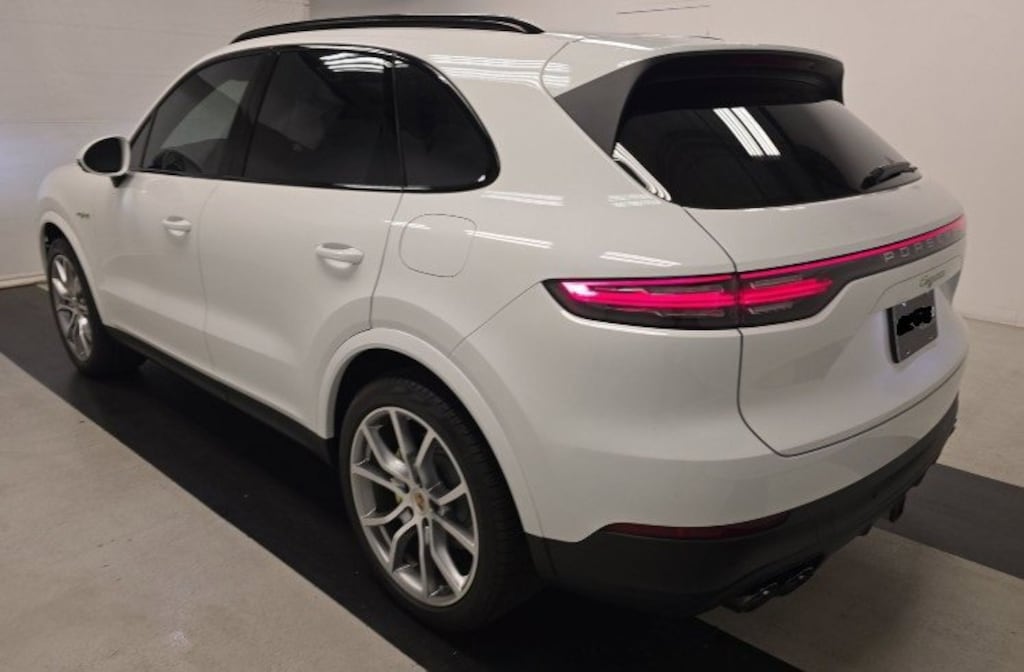 Used 2023 Porsche Cayenne E-Hybrid Assistance Package Premium Package 21 Wheels 4D Sport Utility