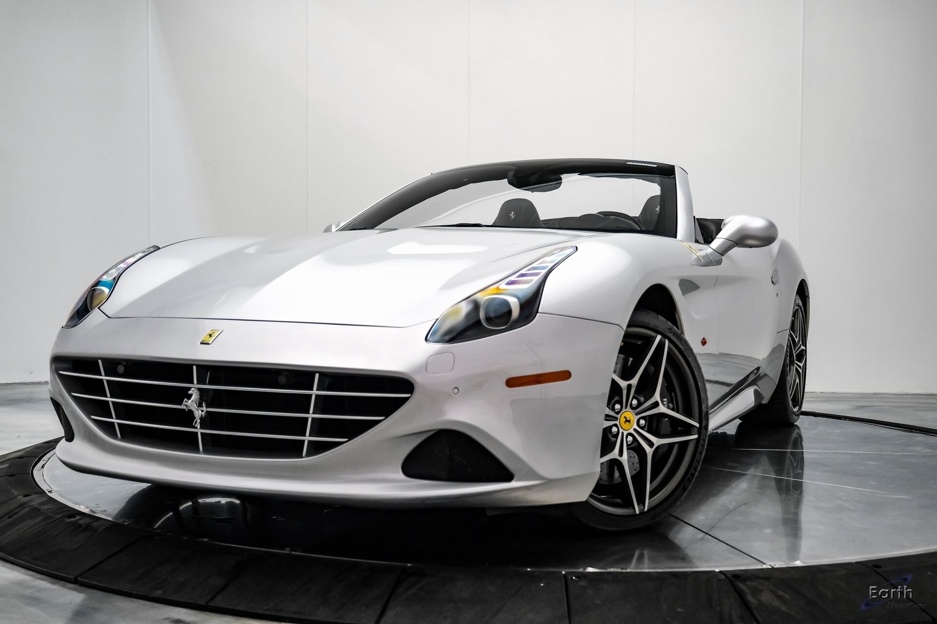 2016 Ferrari California T photo 3