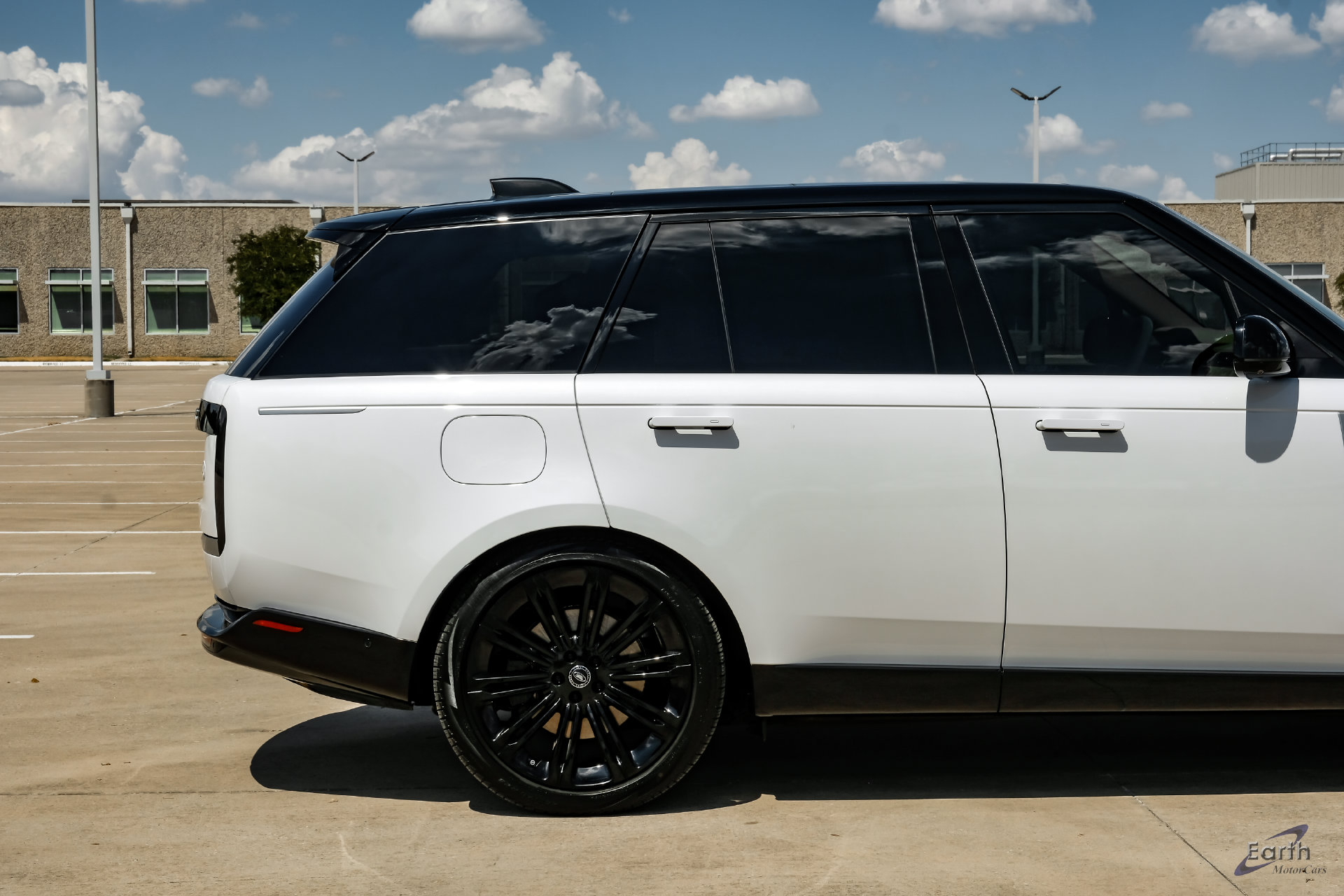 2024 Land Rover Range Rover SV - Photo 16