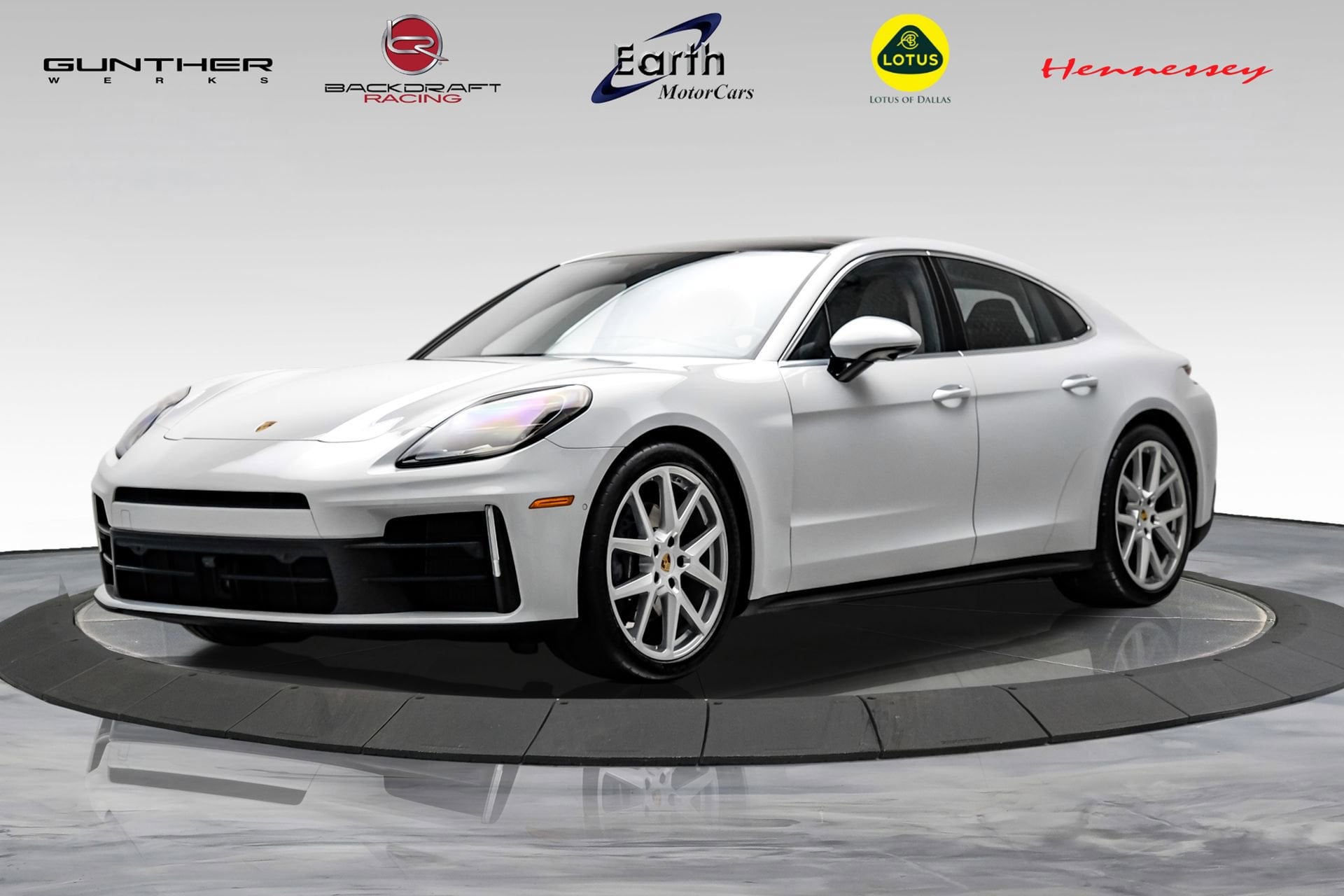 2025 Porsche Panamera 4's photo
