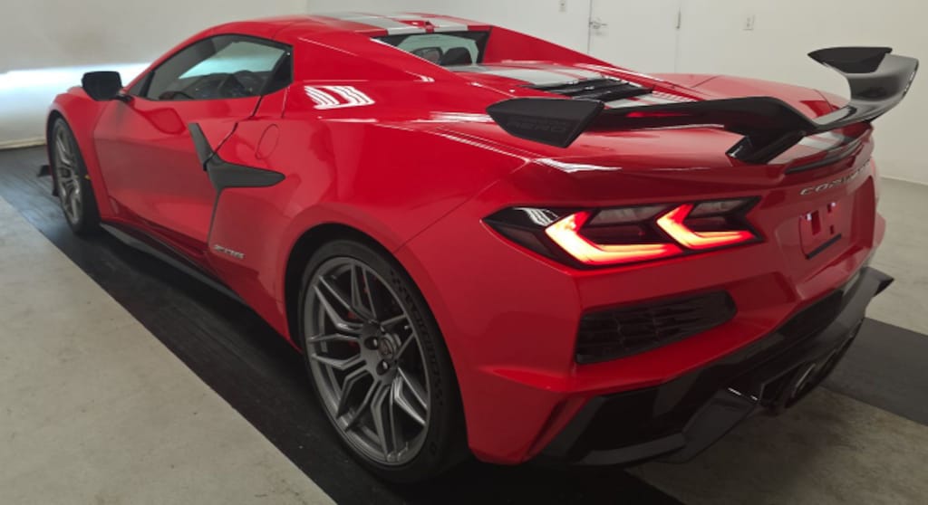 Used 2024 Chevrolet Corvette Z06 Carbon Aero Package Front Lift Carbon Trim GT2 Convertible