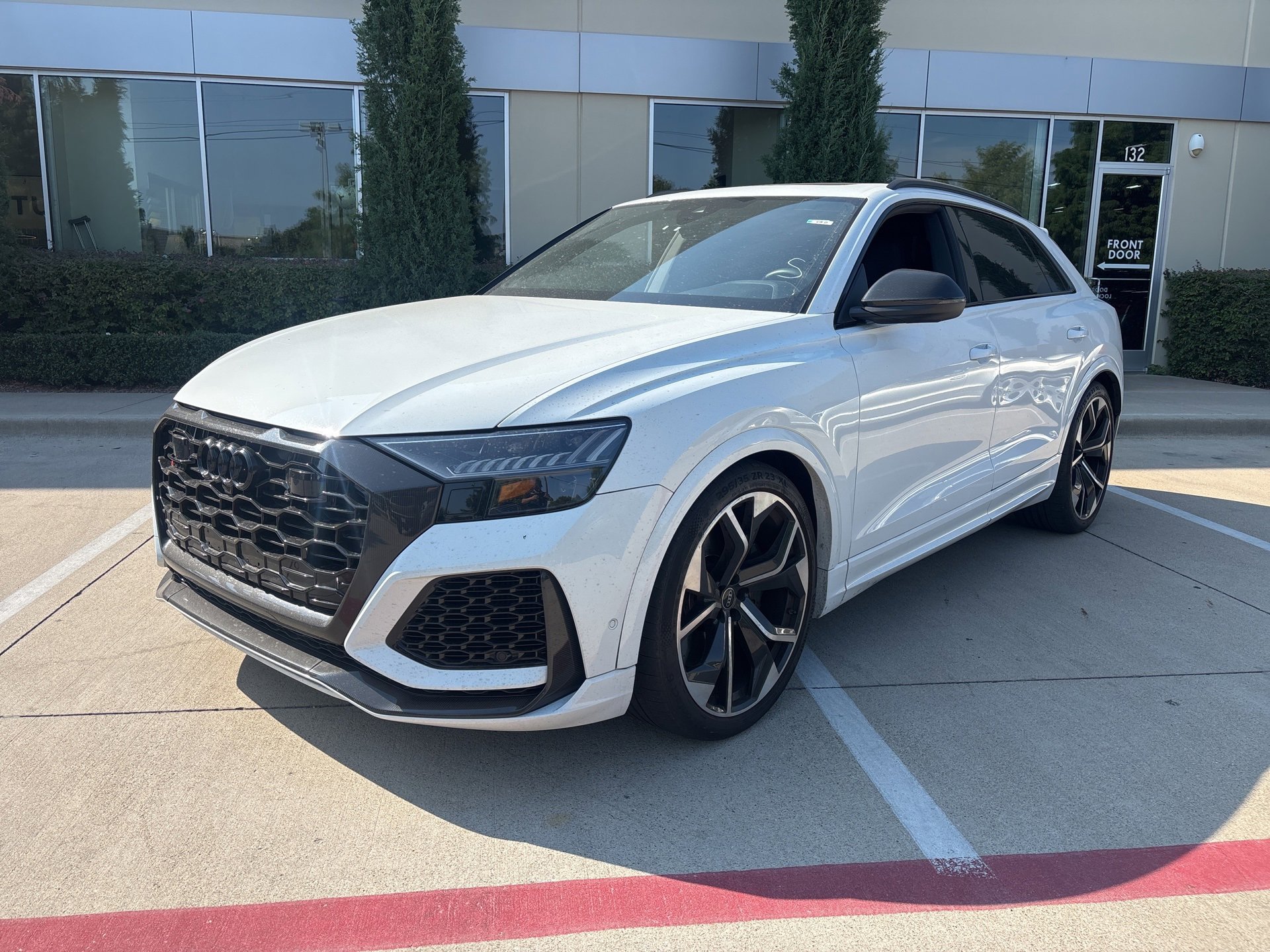 2023 Audi RS Q8 photo 2