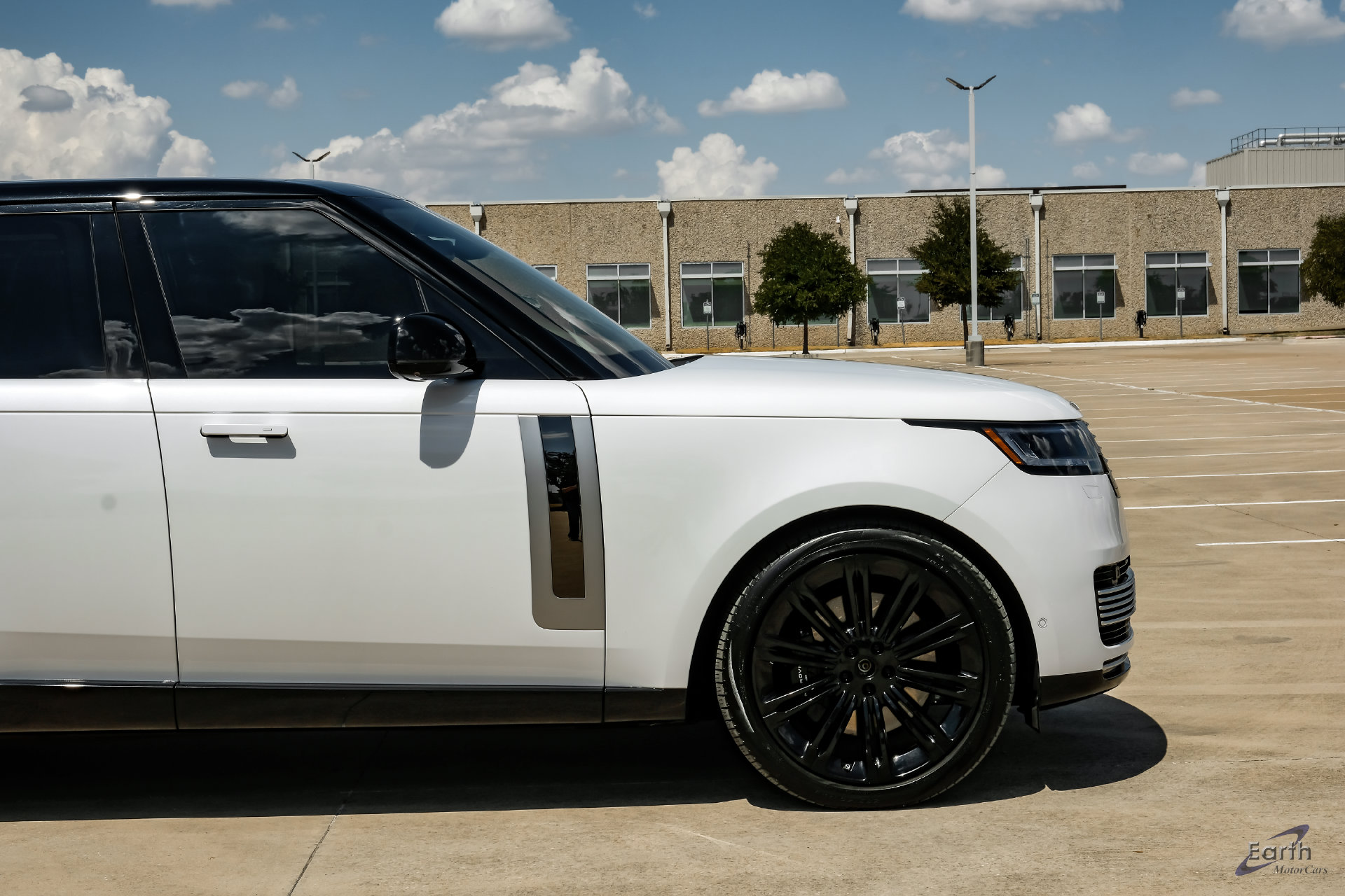 2024 Land Rover Range Rover SV - Photo 17