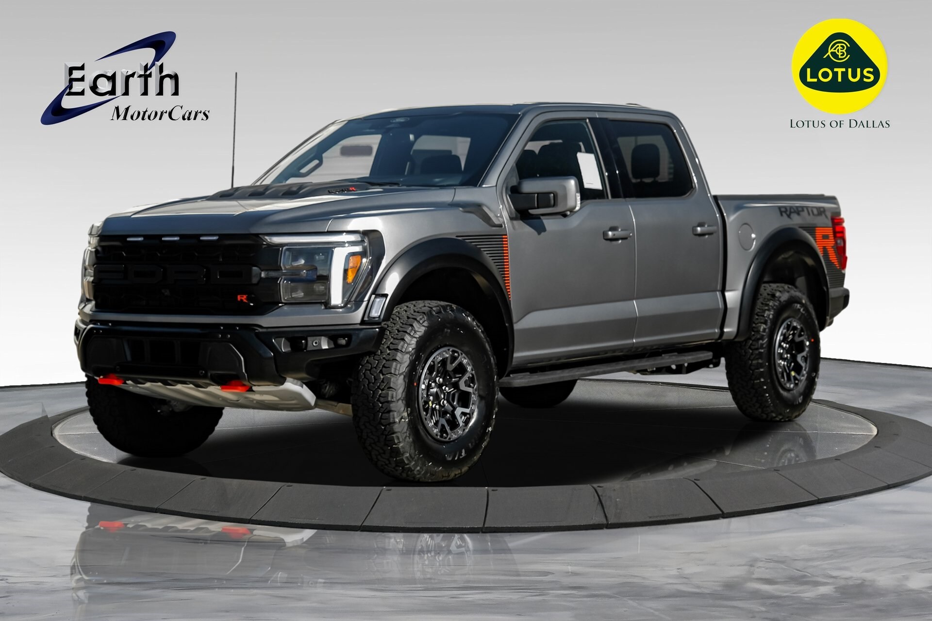 2025 Ford F-150 Raptor photo 2