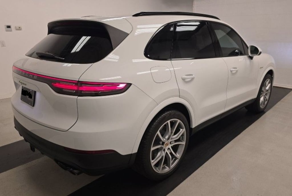 Used 2023 Porsche Cayenne E-Hybrid Assistance Package Premium Package 21 Wheels 4D Sport Utility