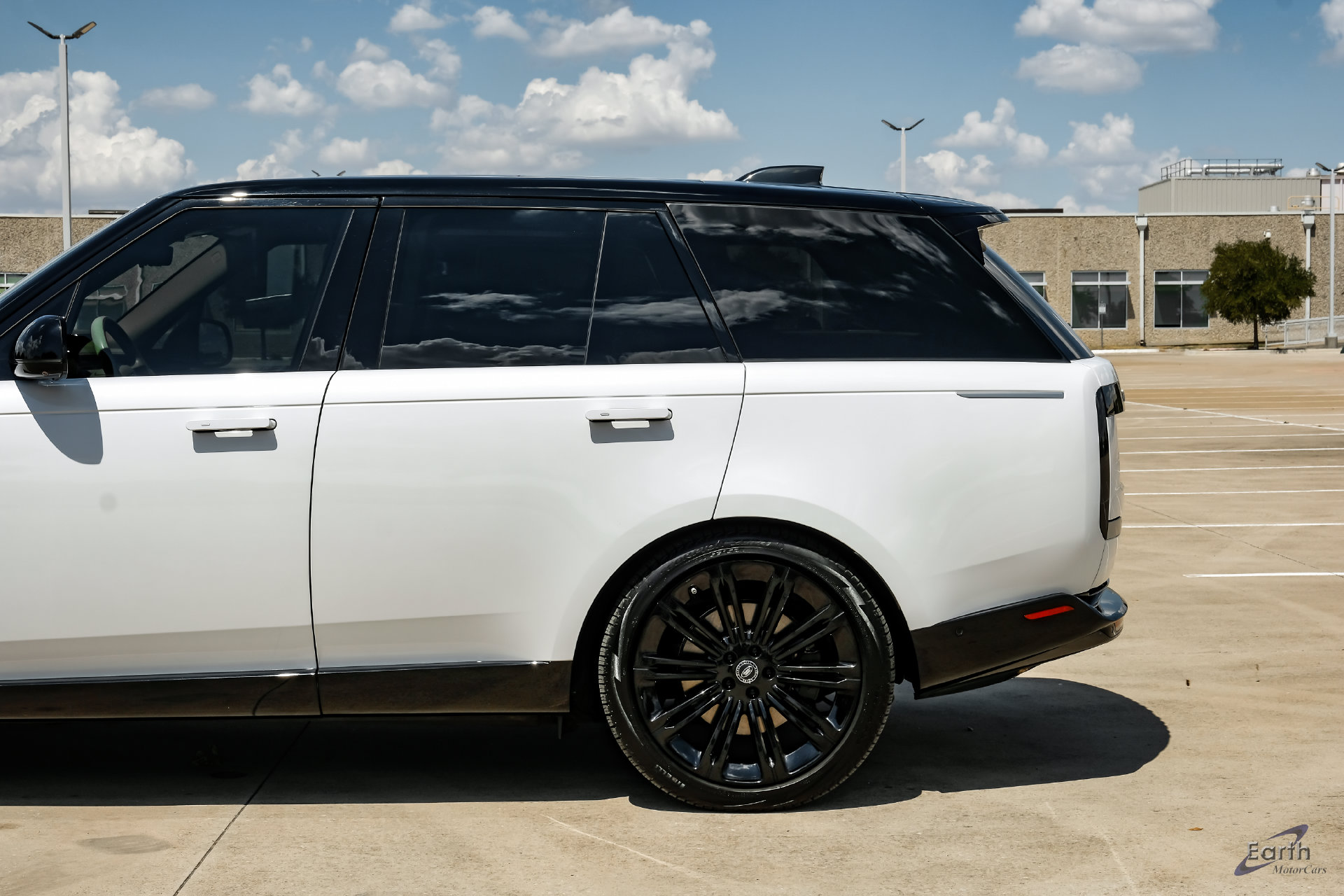 2024 Land Rover Range Rover SV - Photo 9