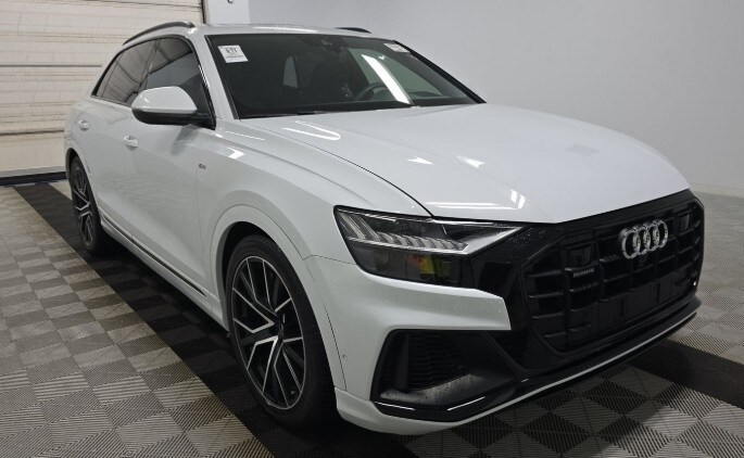 2021 Audi Q8 55 Prestige photo 3