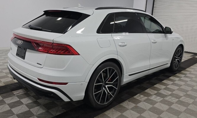 2021 Audi Q8 55 Prestige photo 2