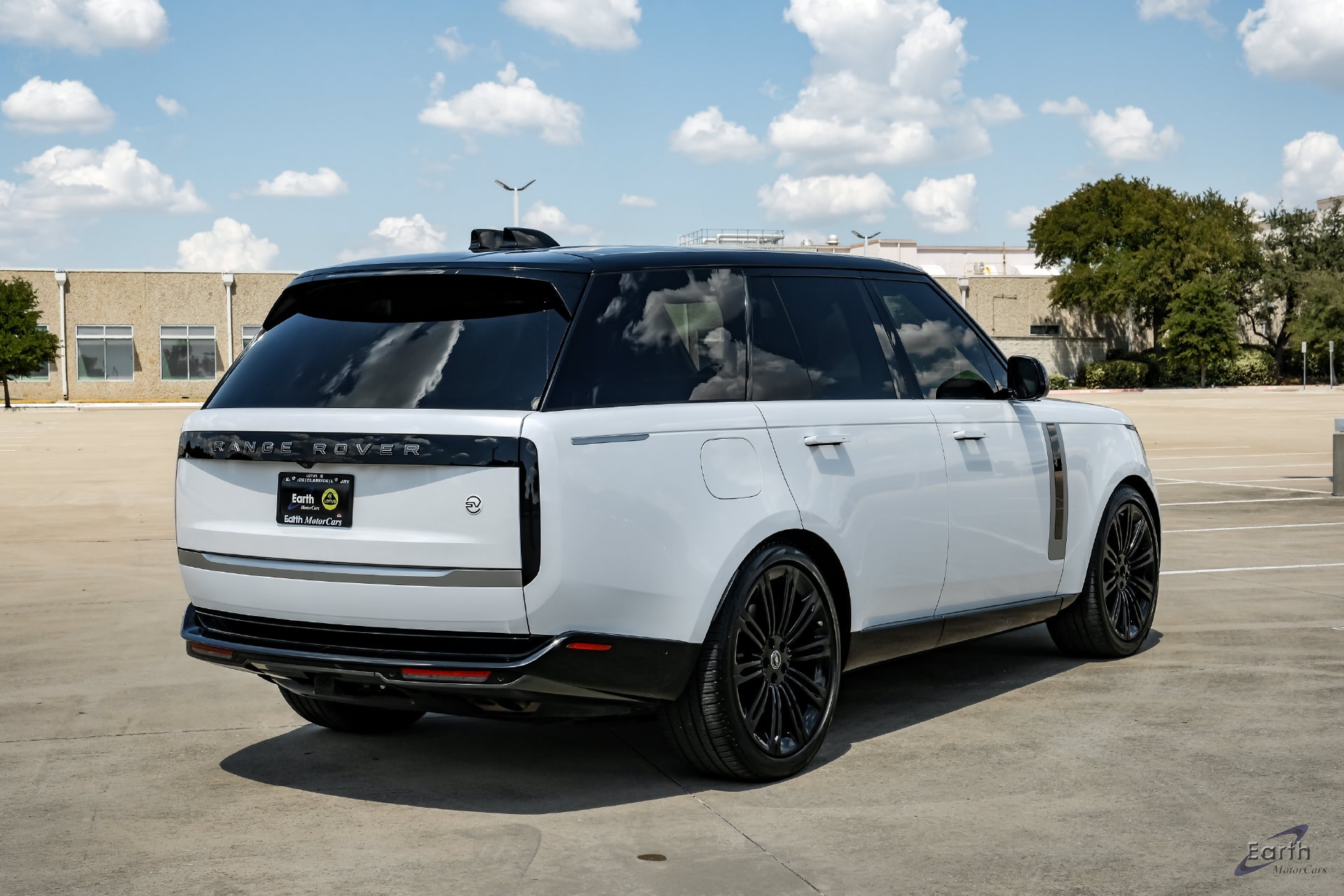 2024 Land Rover Range Rover SV - Photo 14