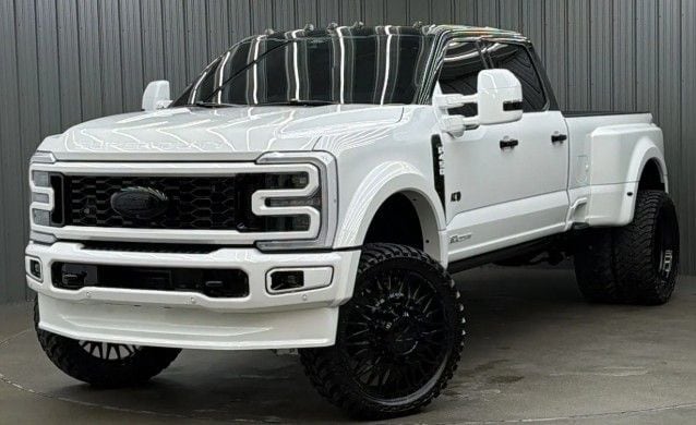 2026 Ford F-450 Platinum 4x4 Crew Cab 8' Box DRW's photo