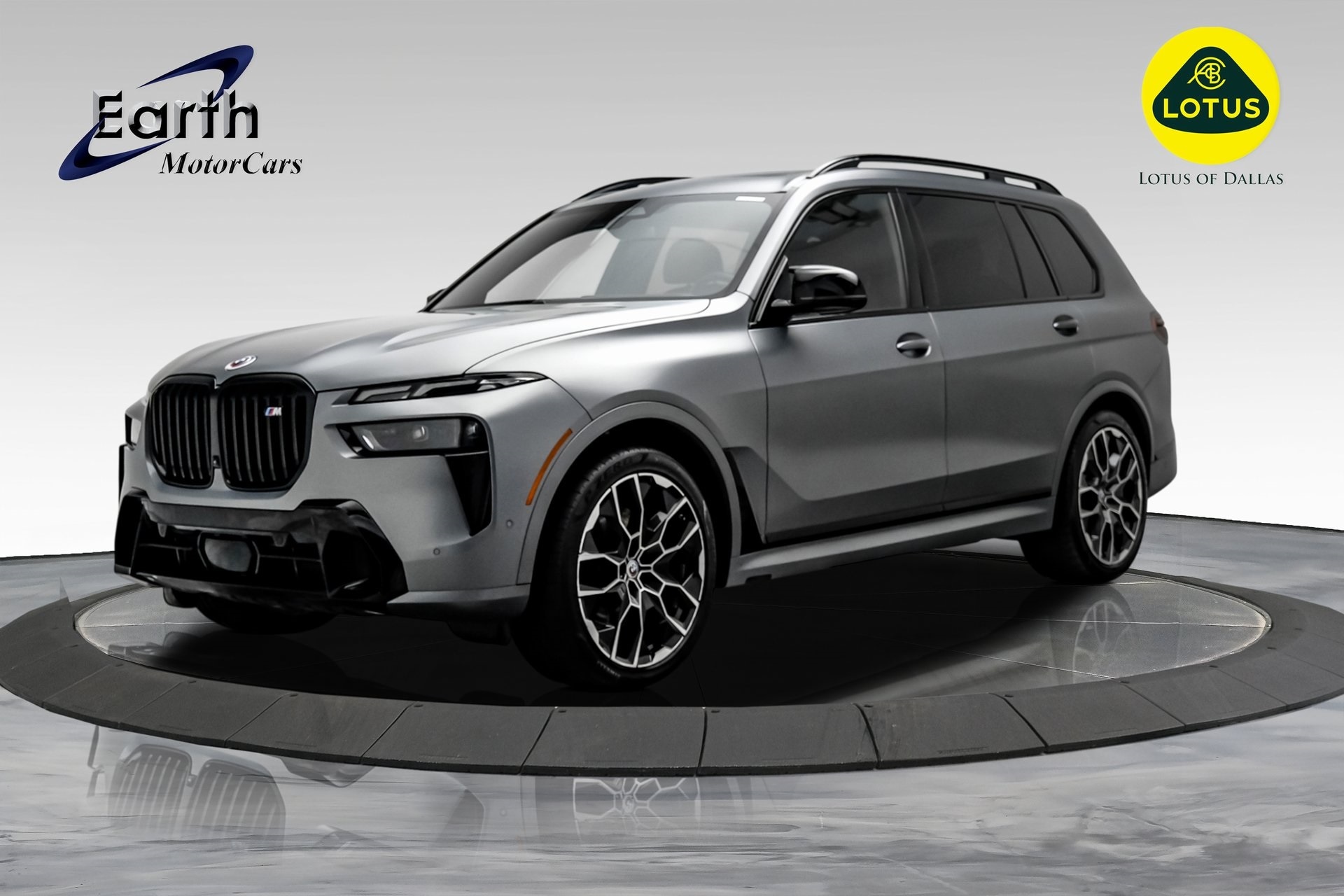 2023 BMW X7 M60i's photo