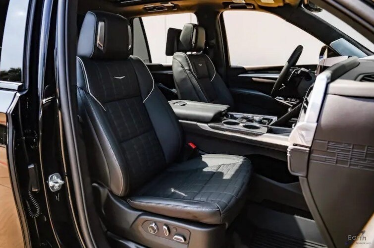 2025 Cadillac Escalade V-Series photo 3