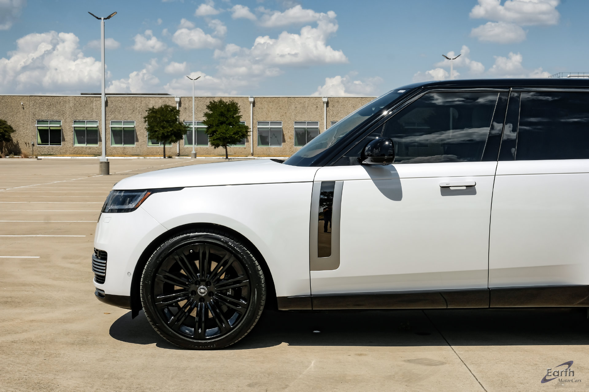 2024 Land Rover Range Rover SV - Photo 8