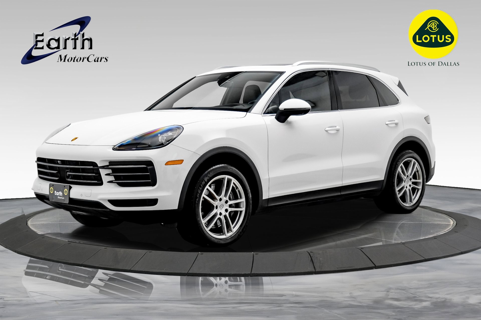 2023 Porsche Cayenne Base's photo
