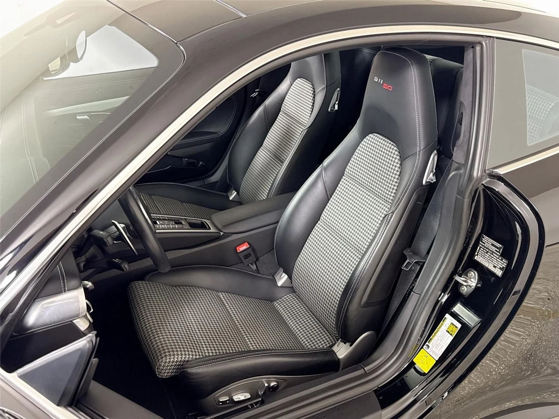 2014 Porsche 911 Anniversary Edition photo 3